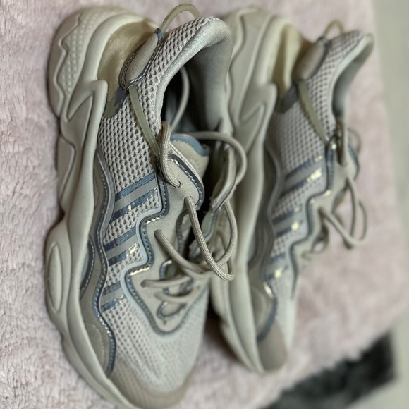 Adidas Oswego Sneakers - Picture 2 of 4